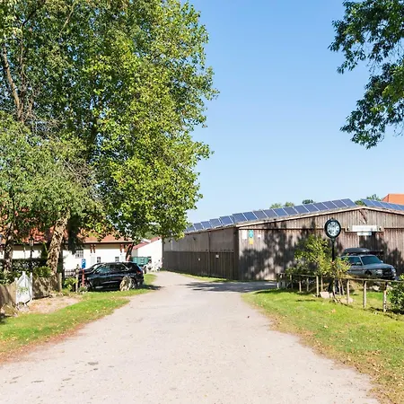 Blockhaeuser Auf Reiterhof In Nyaraló *