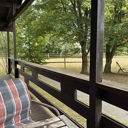 Nyaraló Blockhaeuser Auf Reiterhof In