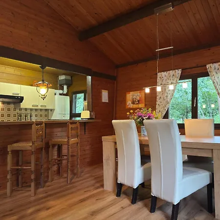 Blockhaeuser Auf Reiterhof In Nyaraló *