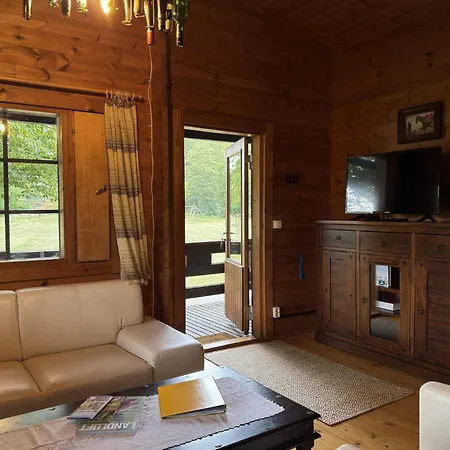 Blockhaeuser Auf Reiterhof In