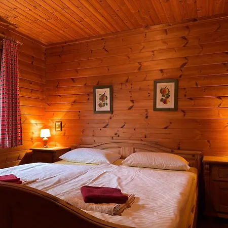 Nyaraló Blockhaeuser Auf Reiterhof In