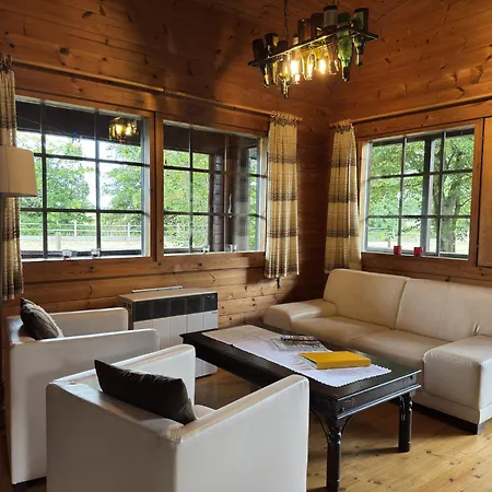 Blockhaeuser Auf Reiterhof In Nyaraló *