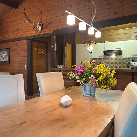 Blockhaeuser Auf Reiterhof In Nyaraló Eschede