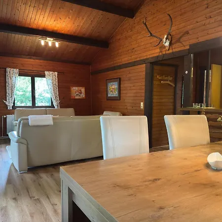 Blockhaeuser Auf Reiterhof In *