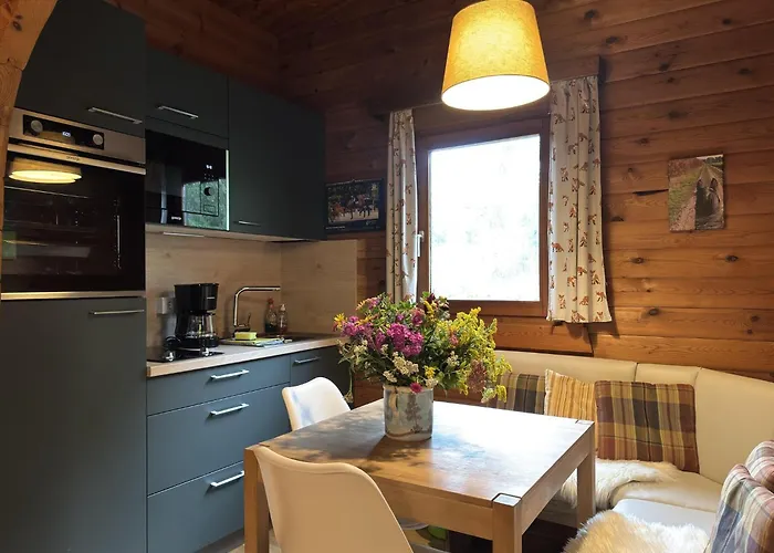 Blockhaeuser Auf Reiterhof In Semesterbostad