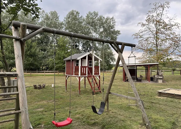 Blockhaeuser Auf Reiterhof In Eschede