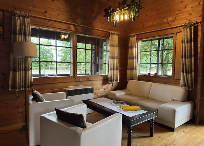 Blockhaeuser Auf Reiterhof In Semesterbostad *